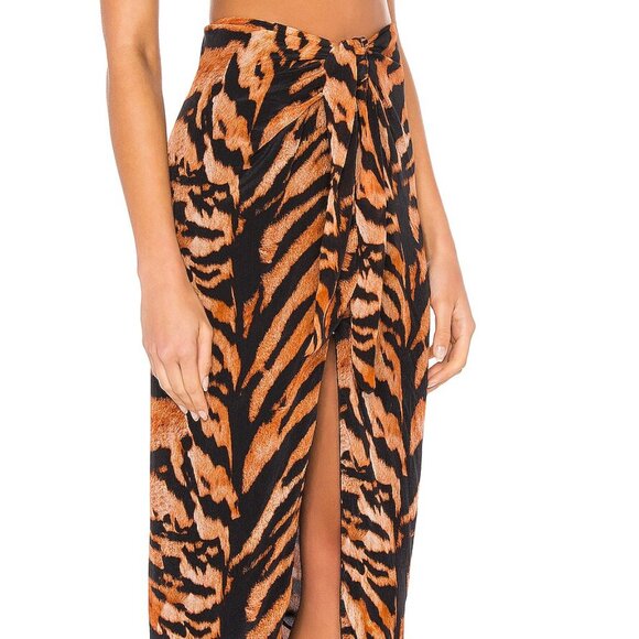 Beach Riot x REVOLVE Suki Maxi Midi Tie Front Slit Skirt in Tiger Animal Print - Picture 2 of 10